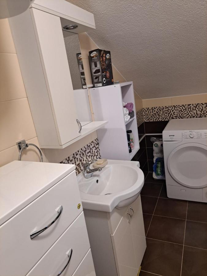 Avram Apartment *